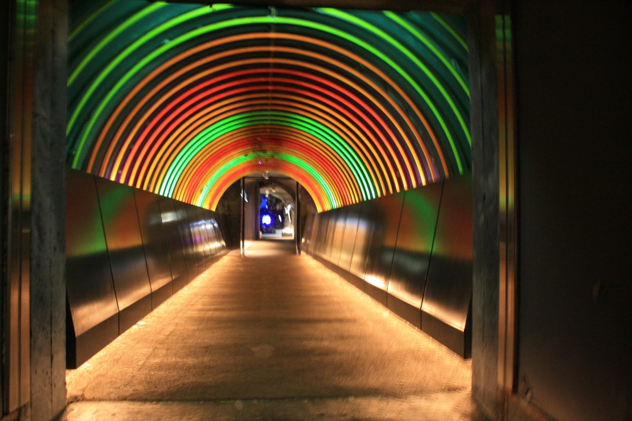 地球回廊　光のトンネル